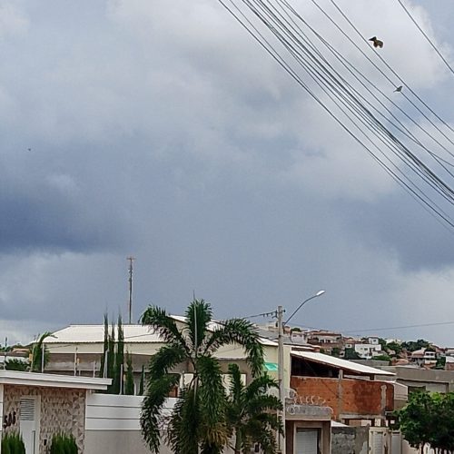 Alerta Laranja do INMET: Brumado Sob Risco de Chuvas Intensas