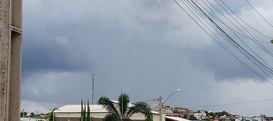 Alerta Laranja do INMET: Brumado Sob Risco de Chuvas Intensas
